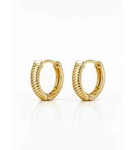 Xuping 14 Ayar Altın Kaplama Çizgi Dokulu Mini Küpe – Minimal Gold Tasarım