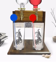 BK Gift Kişiye Özel Renkli Baskılı İsimli İkili Vodka Bardağı ve Çift Musluklu Doğal Ahşap Vodka Standı-120 (Model 1)