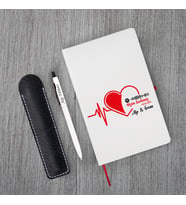 Kişiye Özel  Uv Spotify Kodlu Bizim Şarkımız Baskılı Kalpli  Beyaz Defter ( Kırmızı Kenar ) & Beyaz Tükenmez Kalem Seti