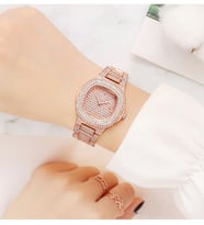 Özel Kutulu Yeni Sezon Rose Gold Zirkon Taşlı Lüks Metal Kadın Kol Saati Hediyelik Arkadaşa Sevgiliye Anneye Ablaya Hanıma Eşe Teyzeye Halaya Hediye Kol Saati Doğum Günü Yılbaşı Hediyesi Yıl Dönümü Hediyesi
