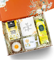 Kişiye Özel T Kupa & Eyüp Sabri Tuncer Klasik Limon Kolonyası & Kraft Kutulu Mum & Beta Tea Papatya Çayı Hediye Seti