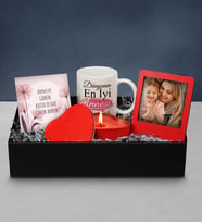 Anneler Gününe Özel Tasarımlı Kupa & Kalp Mum & Kişiye Özel Fotoğraf Çerçevesi & Anneler Günü Kartı Hediye Seti
