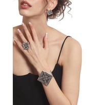 Kadın Antik Gümüş Kaplama Örgü Dokulu Geometrik Tasarım Küpe &Yüzük &Bilekik Set
