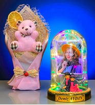 Kişiye Özel İsimli Fotoğraflı Renkli Led Işıklı Fanus ve Pembe Peluş Ayıcık Buketi (Model 7)