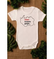 Unisex Bebek Buralarda Yeniyim Baskılı Ekru %100  Pamuklı Zıbın