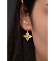 925 Ayar Gümüş Gold Kaplama Nisan Doğum Taşı Lilyum Çiçeği Çivili Top Sallantılı Küpe