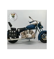 El Yapımı Lacivert &amp; Siyah Sissy Barlı Chopper Metal Motosiklet Biblosu – Retro Cruiser Figür