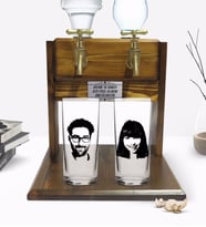 BK Gift Kişiye Özel Erkek ve Kadın Silüet Tasarımlı İkili Rakı Bardağı ve Çift Musluklu Doğal Ahşap Rakı Standı-1 (Model 1)
