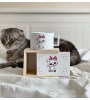 Sevimli Pembe Kedi Tasarımlı Ahşap Kutulu Kupa