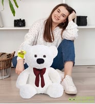 Tatlı Papyonlu Peluş Ayıcık – Sevimli Oturan Ayı, Çocuk Hediyesi (Beyaz)