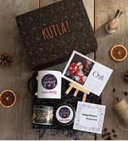 Kişiye Özel Love Yourself Hediye Kutusu - Kişiye Özel Kupa Standart, Çay, Takvim, Mum Doğum Günü Hediyesi