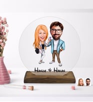 BK Gift Kişiye Özel Sevgililer Karikatürlü Yuvarlak Ahşap Standlı Biblo-93
