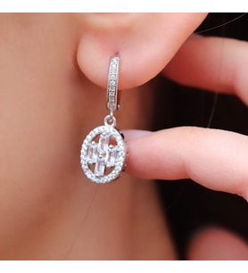 Starlight Diamond Elips Zirkon Taş Ortası 4 Baget Pırlanta Montür Gümüş Küpe