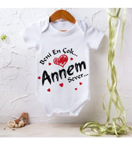 Anneler Gününe Özel Beni En Çok Annem Sever Yazılı Çıtçıtlı Bebek Body Zıbın