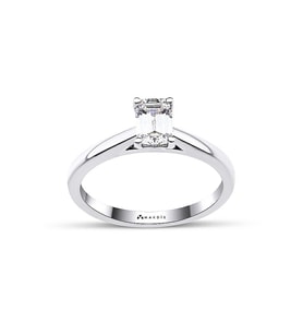 0.70 Karat Emerald Tektaş Pırlanta Yüzük