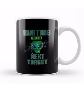 Retro Pixel Alien Waiting For Next Target Kupa Bardak Porselen