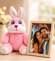 Kişiye Özel Fotoğraflı Ahşap Çerçeve ve Peluş Pembe Tavşan Sevgiliye Kadına Anneye Arkadaşa Hediye