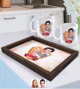 BK Gift Kişiye Özel İsimli Sevgililer Karikatürlü Doğal Ahşap Tepsi ve 2’li Kupa Bardak Seti-86