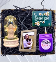 Kişiye Özel Fotoğraflı Hediye Seti & Işıklı Beyaz Melekli Fanus & Kokulu Mor Mum