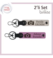 Yeni Atölyeye Özel Hatıra, Kamera Desenli, İsim Yazılabilir Anahtarlık Takımı, Pudra-Pembe (Çok Renkli)