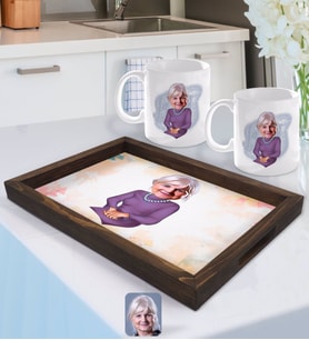 BK Gift Kişiye Özel Büyükanne Karikatürlü Doğal Ahşap Tepsi ve 2’li Kupa Bardak Seti