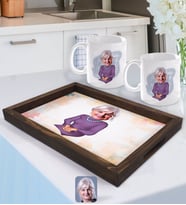 BK Gift Kişiye Özel Büyükanne Karikatürlü Doğal Ahşap Tepsi ve 2’li Kupa Bardak Seti