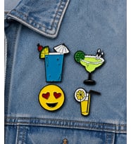 Yaz Temalı Kokteyl & Emoji 4'lü Metal Rozet Seti – Renkli Emaye Rozet