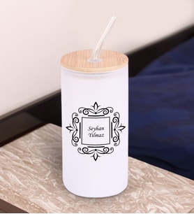 BK Gift İsimli Beyaz Renk Pipetli Buzlu Cam Bardak 600ml - 1, Arkadaşa Hediye, Doğum Günü Hediyesi