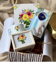 Best Mom Tasarımlı Kutulu Kupa Sert Kapaklı Defter Ve İnci Kolye Anneler Günü Hediye Seti
