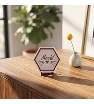 Modern Dokunuşlu Meow Yazılı Kedi Süsü Çalışma Masalarınız İçin Estetik ve Zarif Bir Dekoratif Seçenek 10x10 cm