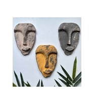 El Yapımı Taş Heykel Soyut Yüz Maske 3'li Set, Duvar Dekor, Modern Ev ve Ofis Dekoru (Çok Renkli)