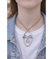 Minimal Soyut Yüz Figürlü Gümüş Renk Unisex Günlük Kolye