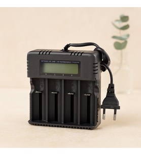 4 Yuvalı Li-ion Pil Şarj Cihazı 3000mA 4.2V (18650/26650/16340 Uyumlu)