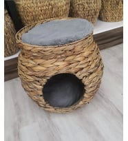 Dekoratif 2 Katlı Hasır Kedi Köpek Yatagı Sepet 48x48x45cm (KAHVE)