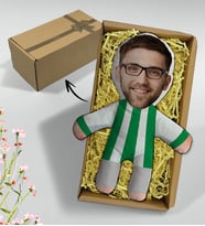 BK Gift Hediye Kutusunda Kişiye Özel Fotoğraflı Yeşil Beyaz Futbolcu Bebek Yastık-1, Arkadaşa Hediye, Sevgiliye Hediye, Doğum Günü Hediyesi