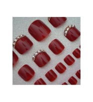 EDA LUXURY BEAUTY Kırmızı Ayak Takma Tırnak Lüks Parlak Kristal Taşlı Desenli Doğal Pedikür Nail Art Yapıştırıcı Kit E1009