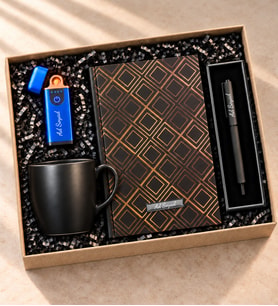 Kişiye Özel Lüks Hediye Kutusu ( USB Şarjlı Mavi Çakmak & Roller Kalem & Defter & Siyah Kupa Premium Hediye Seti )