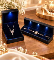 925 Ayar Gümüş Daldaki Kelebek Kolye ve Gold Güneş Tasarımlı Bileklik Seti Işıklı Kutuda Sevgiliye Kadına Hediye