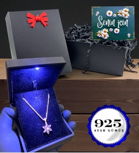 925 Ayar Gümüş Işıklı Kutuda Gerçek Ametist Taşlı Lotus Kolye - Siyah Hediye Kutusunda