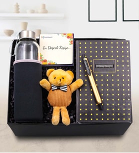 Kişiye Özel Gold-Siyah Renk Tükenmez Kalem & Özel Kılıflı 500Ml Su Matarası & Puantiye Desenli Defter & Mini Papyonlu Ayıcık Anahtarlık Hediye Seti