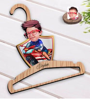 BK Gift Kişiye Özel Motorcu Çocuk Karikatürlü Standart Boy Ahşap Elbise Askısı-1