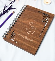 Kişiye Özel Kuş Desenli Ahşap Kapaklı Defter - Ajanda - İsme Özel - A5 60 Yaprak (120 SAYFA) Hediyelik (Gümüş)