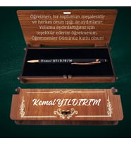 ÖĞRETMENLER GÜNÜ KİŞİYE ÖZEL AHŞAP KUTU İÇİNDE KALEM HEDİYESİ