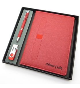 Signator® Codex  N116 Kişiye Özel Defterli Set - İsme Özel Kırmızı Kalem + İsme Özel Kırmızı Defter + İsme Özel Usb Bellek İsme Özel Kutusunda Hediyelik Set (Karışık)