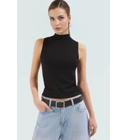 Dik Yaka Kolsuz Fitted Örme Bluz Günlük Şıklık Seçkin Malzeme Profesyonel Görünüm (Siyah)