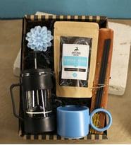 Filtre Kahve ve Bitki Çayı Demliği French Press & Özel Tasarım Renkli Kupa & Filtre Kahve & Dekoratif Mum & Tütsü Tabağı & Tütsü Hediye Seti