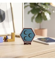 Minimalist Çizgilerle Üç Hilal Tasarımlı Masaüstü Aksesuarı Sevdikleriniz İçin Anlamlı ve Zarif Bir Hediye Seçeneği 10x10 cm