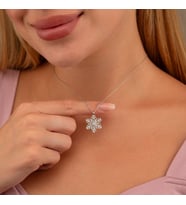 Swarovkski Taşlı Kar Tanesi Kolye 925 Ayar, sevgililer günü çiçeği, sevgiliye çiçek, doğum günü çiçeği, yeni iş çiçeği, geçmiş olsun çiçeği, kız arkadaş çiçeği, anneye çiçek