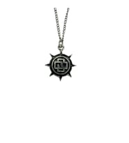Rammstein Rock Grubu Yuvarlak Logolu Kolye – Unisex - 60 cm (Gümüş)