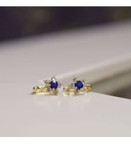 Safir Taşlı Çiçek Çocuk Altın Küpe